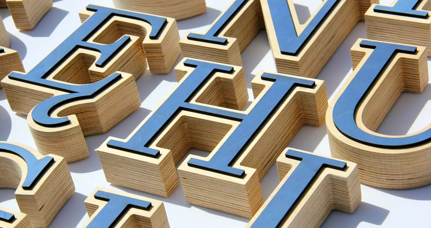 Alfabeto in legno - lettere decorative in legno