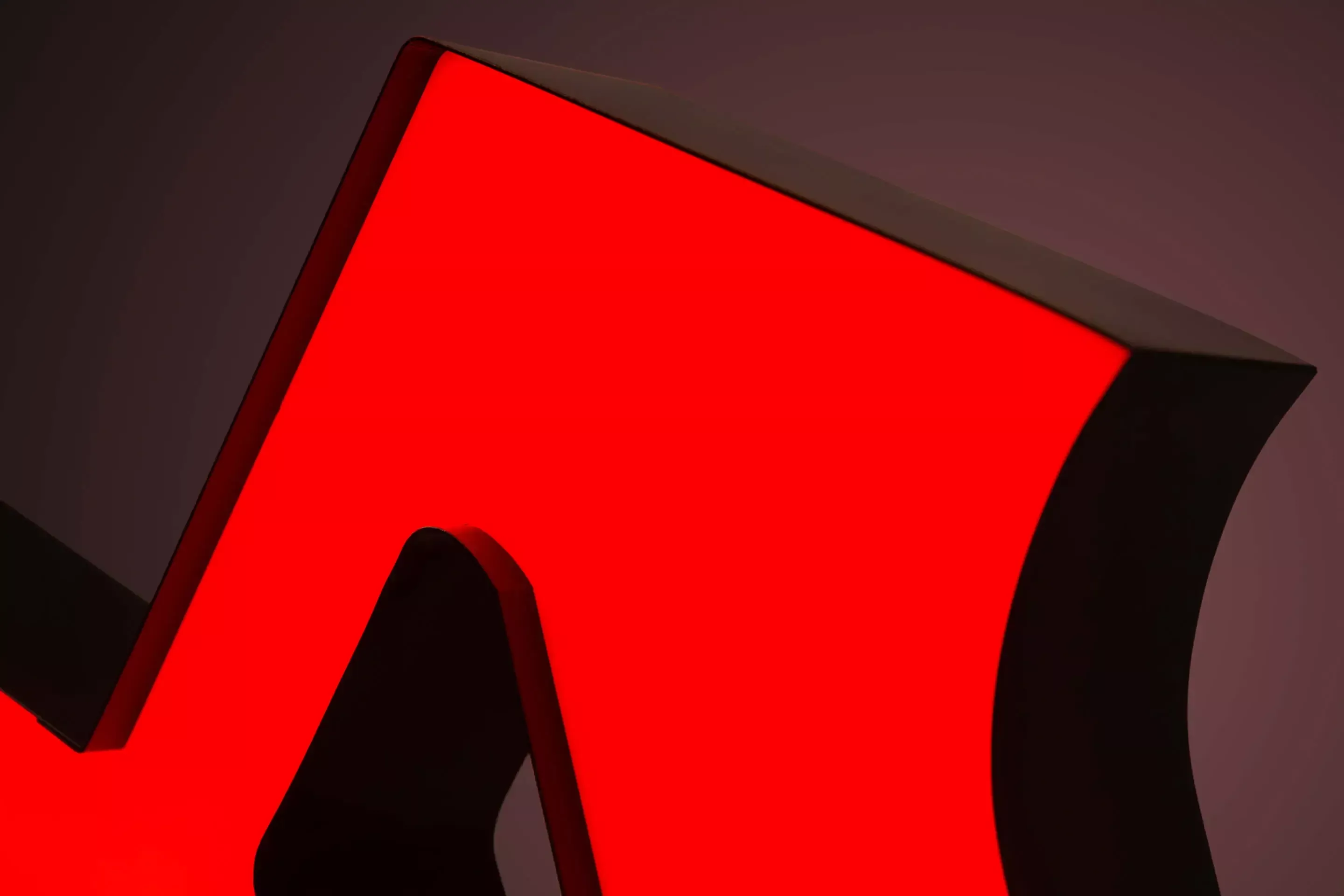 Lettera M - lettera personalizzata illuminata a LED in rosso