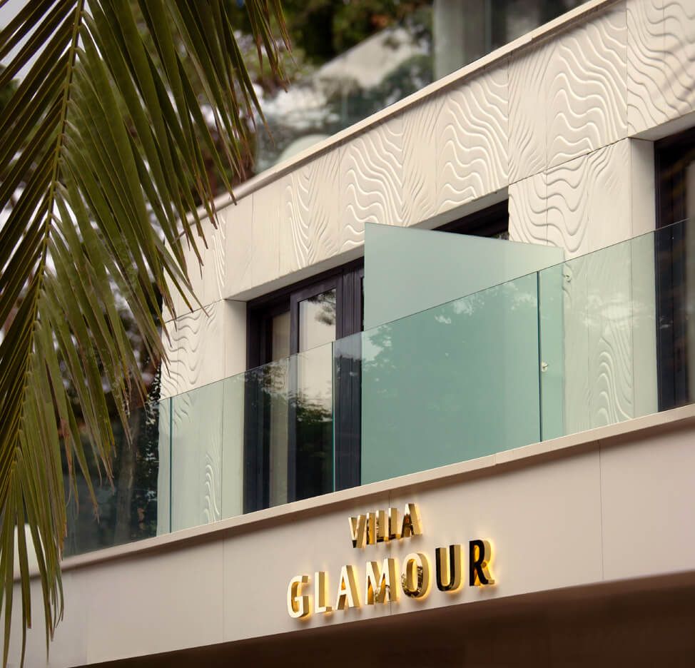 Villa Glamour - lettere in acciaio inox lucidato oro, retroilluminate a parete